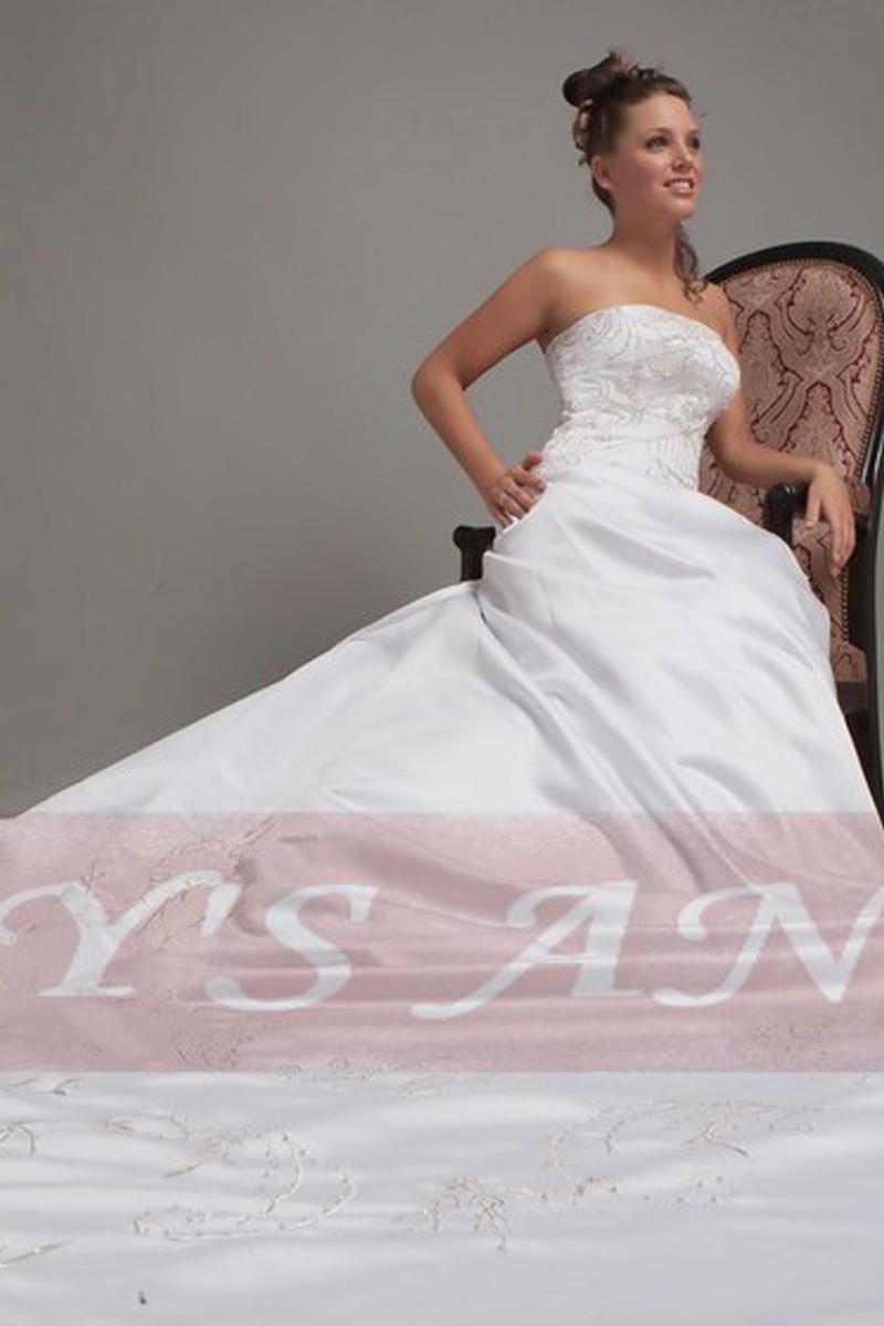 Very long train Wedding gown Vienna for your special day