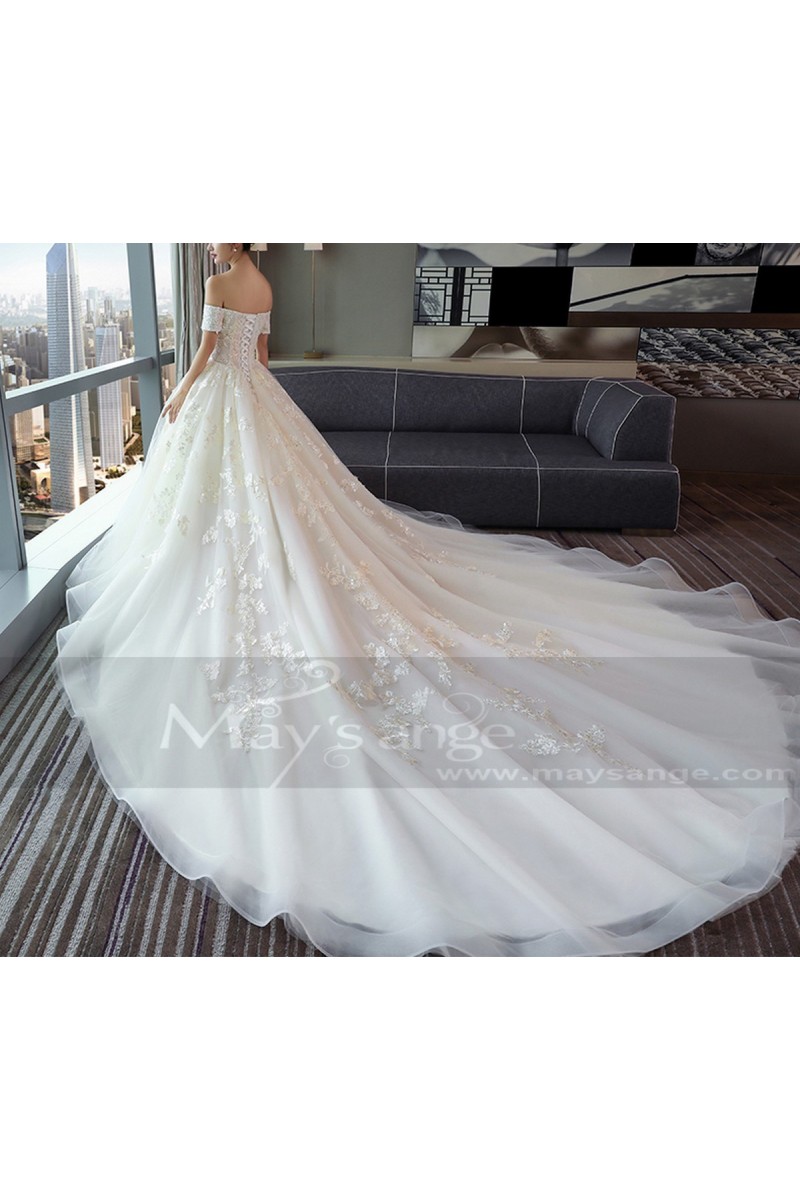 Off-The-Shoulder Tulle Princess Wedding Dress With Long Train